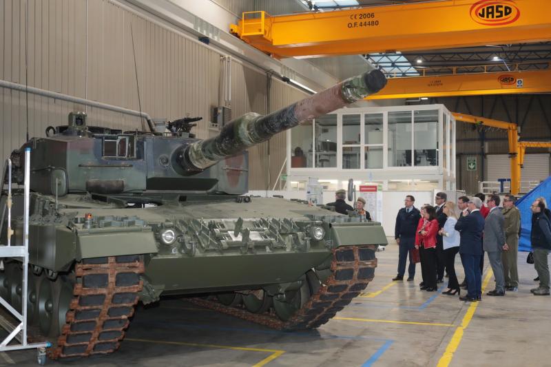 У Іспанії оголосили строки передачі партій Leopard 2, додаткових БТРів та самохідних мінометів