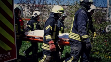 Тільки що з під завалів дістали щн одну загинувшу людину - повідомив Yan Dobronosov. Світлина - Yan Dobronosov