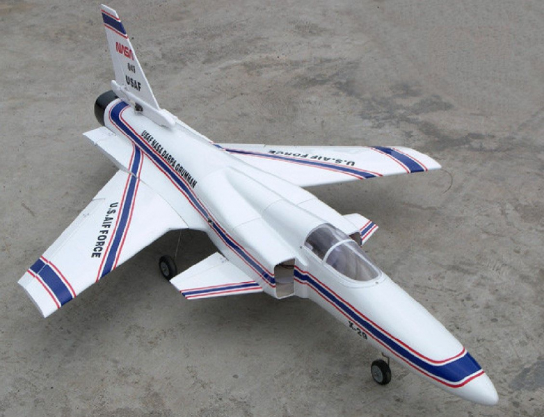 Уникальный самолет Grumman X-29A с «крылом обратной стреловидности» имел высокую маневренность
