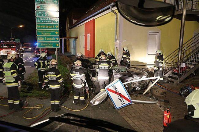 В Австрії у Штирії 23-річний водій загинув, врізавшись у будинок