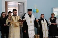 «Від сьогодні ці діти підуть життєвою дорогою з Богом», — владика Володимир Груца охрестив 16 сиріт із Луганщини