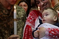 «Від сьогодні ці діти підуть життєвою дорогою з Богом», — владика Володимир Груца охрестив 16 сиріт із Луганщини