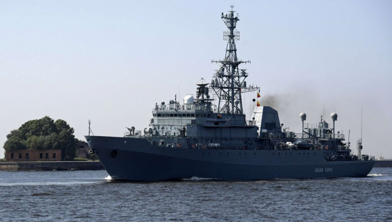 У РФ жаліються, що невідомі дрони атакували унікальний корабель ЧФ "Иван Хурс" поблизу Босфору