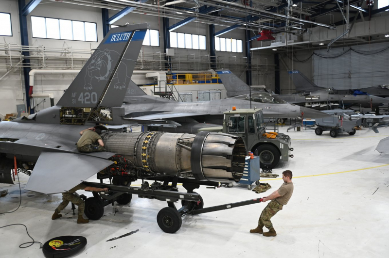 У Міноборони озвучили кількість винищувачів F-16, які планує отримати Україна