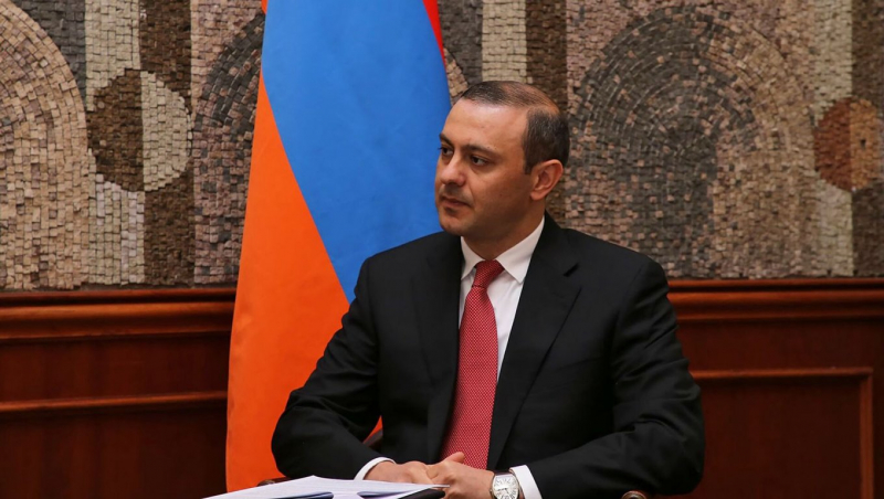 Вірменія оцінює вихід з ОДКБ та бідкається, що РФ не поставила оплачене озброєння