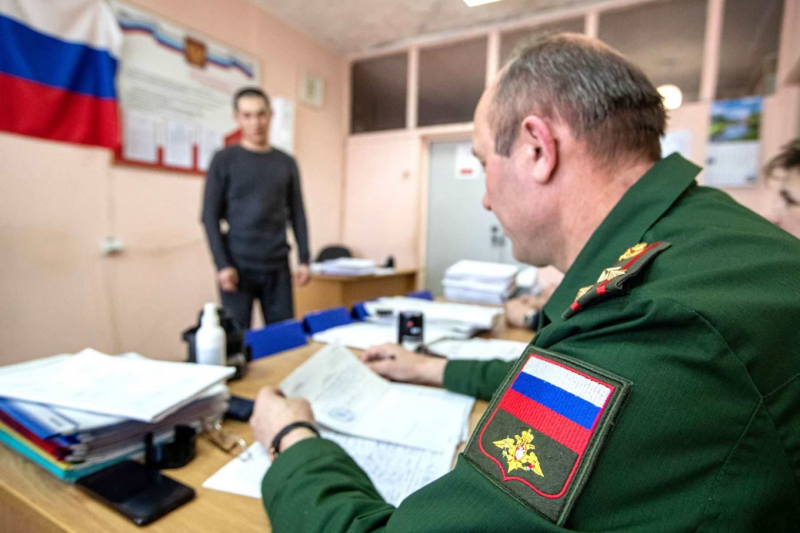 У РФ хочуть офіційно дозволити набирати у військо обмежено придатних, а також маючих судимість