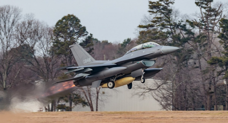 Зліт винищувача F-16, ілюстративне фото від Lockheed Martin