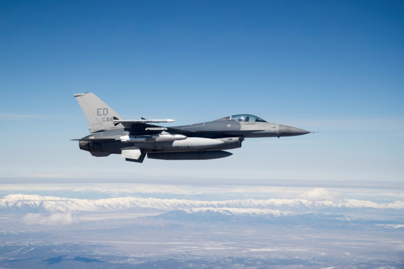 Joint Strike Missile під крилом F-16