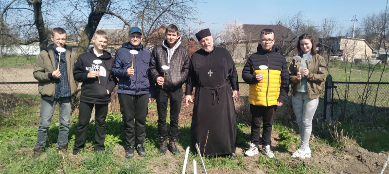 Громади Київської архиєпархії взяли участь в акції «Посади дерево миру»
