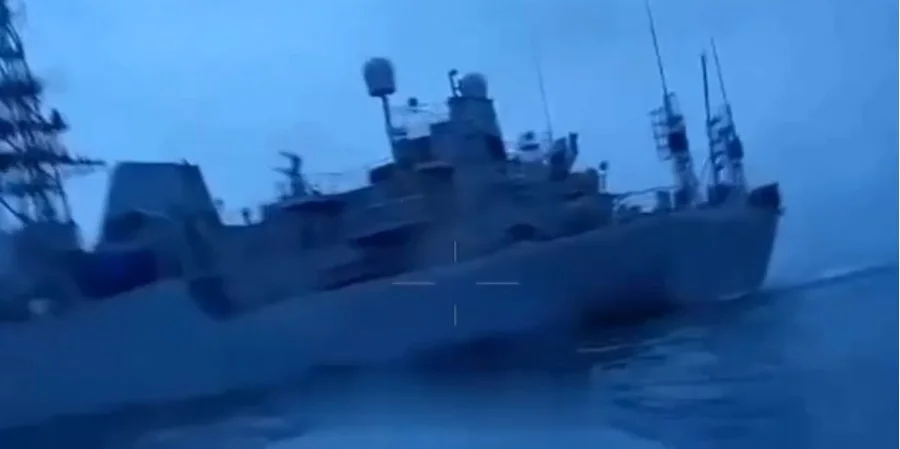 Атака на російський військовий корабель (Фото:Скриншот відео NV/Telegram) Атака на російський військовий корабель (Фото:Скриншот відео )