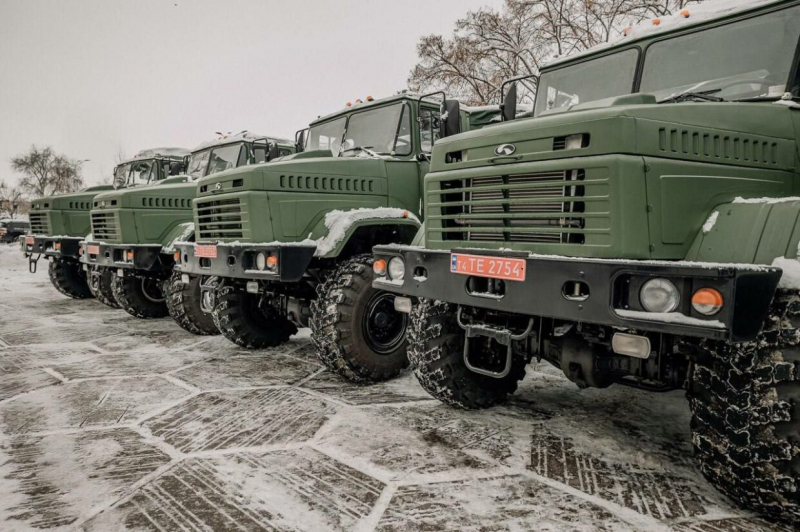 Партія вантажівок КрАЗ для 116-ї бригади ТрО. Фото: Полтавська ОВА