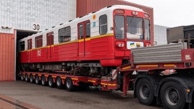 Перевезення вагонів метро з Варшави до Києва. Фото: Metro Warszawskie