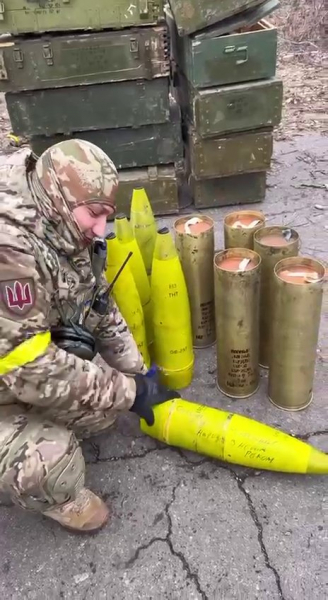 152-мм снаряди українського виробництва ОФ-25Т. Фото: Ukraine Weapons Tracker