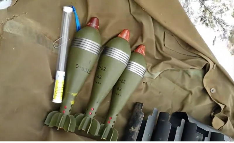 82-мм міни українського виробництва О-832ДУ. Кадр з відео від Ukraine Weapons Tracker.