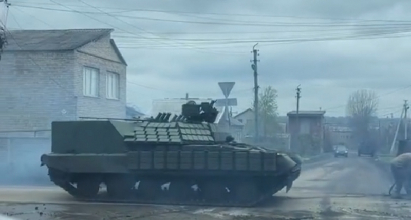 Бронетранспортер БТР-Т на базі танка Т-64, квітень 2023 року. Кадр з відео