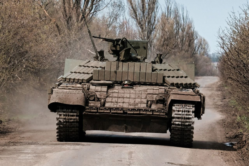 Український бронетранспортер БТР-Т на базі танка Т-64, квітень 2023 року.