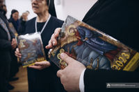Українські ікони на конвертах і марках Ватикану: у товаристві «Свята Софія» презентували пасхальний поштовий набір