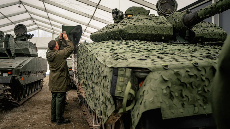 Українські військові вчаться опановувати шведські БМП CV 90, фото – Försvarsmakten