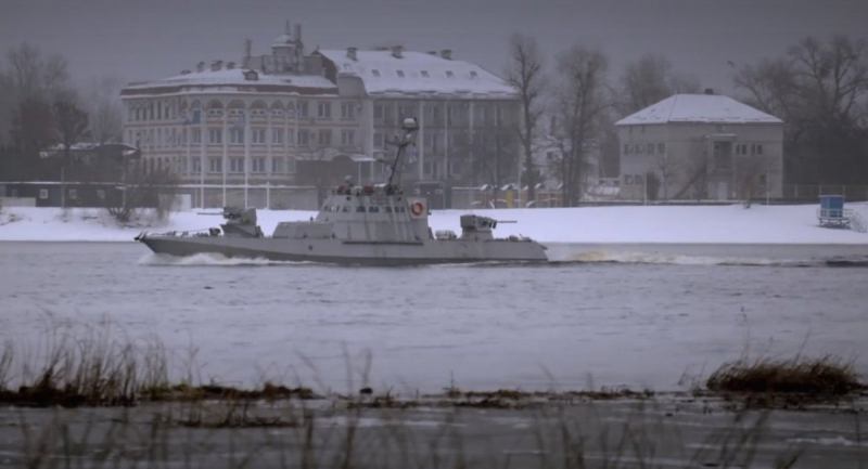 Бронекатер проекту "Гюрза" під час випробувань на річці Дніпро, лютий 2023 року, фото з відкритих джерел