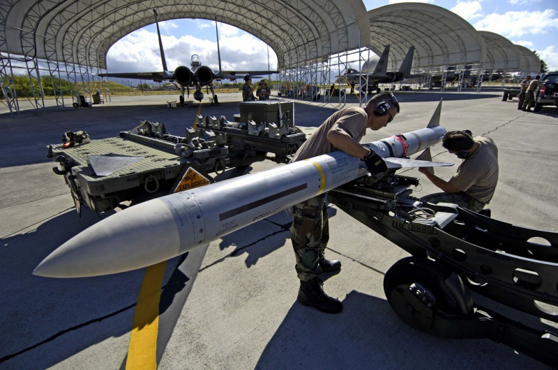 AIM-7, фото Tech. Sgt. Shane A. Cuomo, U.S. Air Forc