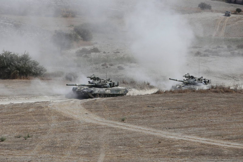 Коли і за скільки Кіпр купив російські Т-80У, і чи готовий віддати ці танки Україні