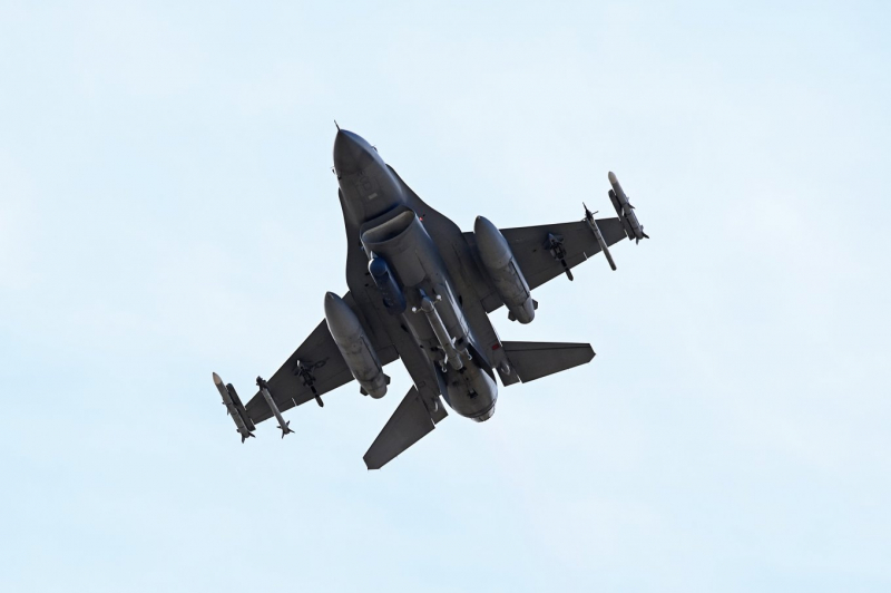 Кілька десятків пілотів для опанування F-16 лише у першій хвилі - у Повітряних Силах розкрили плани тренувань