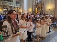Діти української громади в Будапешті приступили до першої Сповіді і Причастя