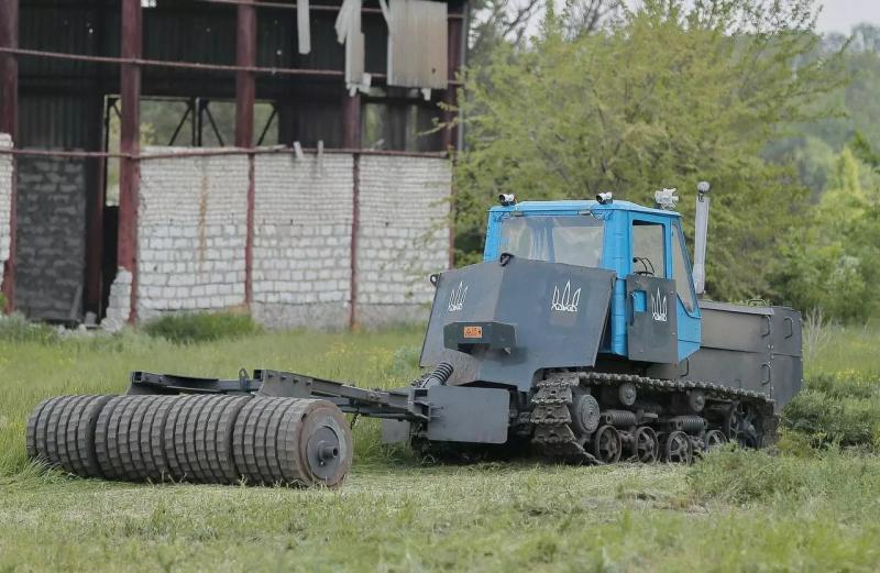 Машина для розмінування на базі трактора ХТЗ: Фото Олег Синєгубов