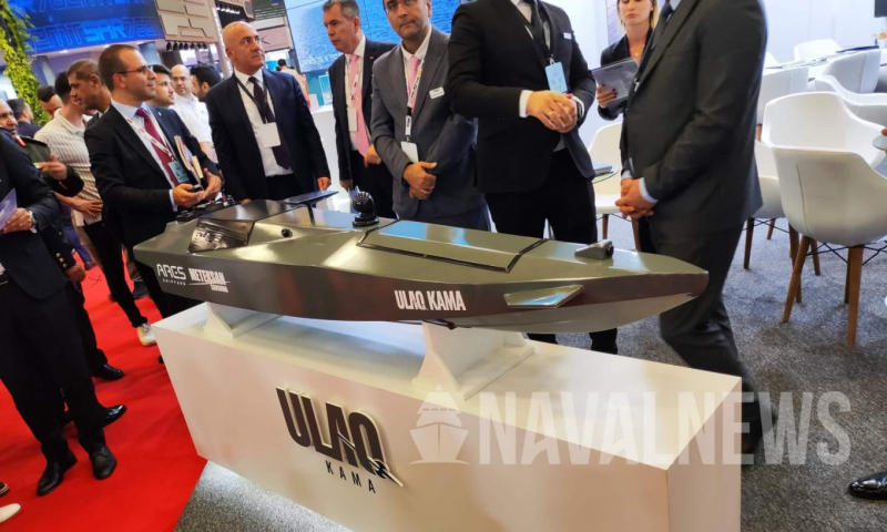 Презентація морського дрона-камікадзе ULAQ KAMA під час IDEF 2023, липень 2023 року, зображення - Naval News
