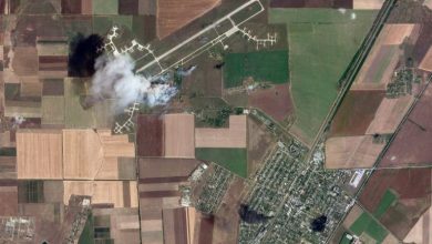 Результат влучання по військовим об’єктам рашистів у тимчасово окупованому Октябрському, 23 липня 2023 року, супутниковий знімок від Planet Labs, джерело - twitter-профіль @hwtnv