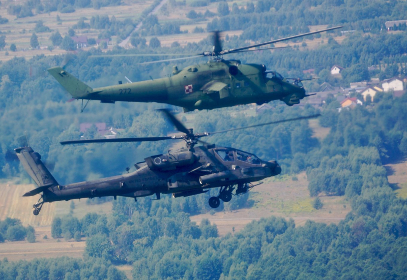 AH-64 Apache та польський Мі-24, ілюстративне фото з відкритих джерел