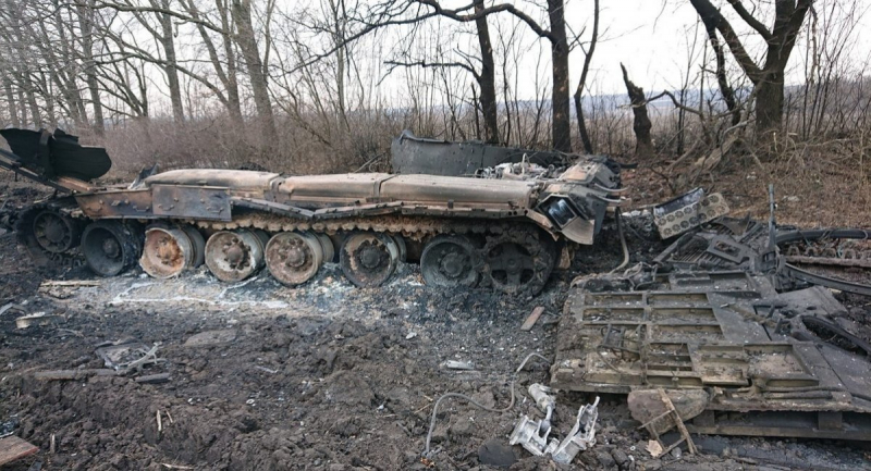 Знищений з NLAW російський Т-80, фото ілюстративне, березень 2022 року