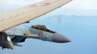 Російський Су-35 поблизу крила P-8A Poseidon ПС США (фото: US DoD 2020 рік)