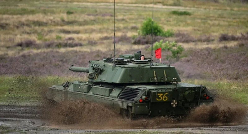 Бійці ЗСУ опановують Leopard 1A5 в Німеччині, літо 2023 року, фото - Reuters