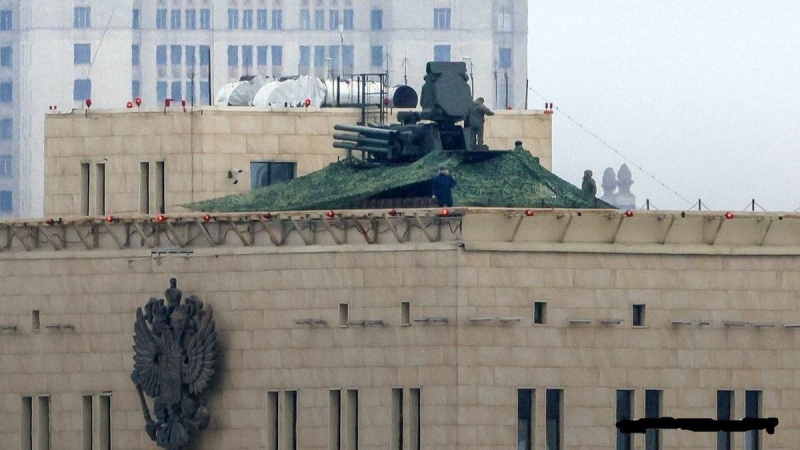 Комплекс "Панцырь" на даху будівлі Міноборони РФ, лютий 2023 року, фото з відкритих джерел