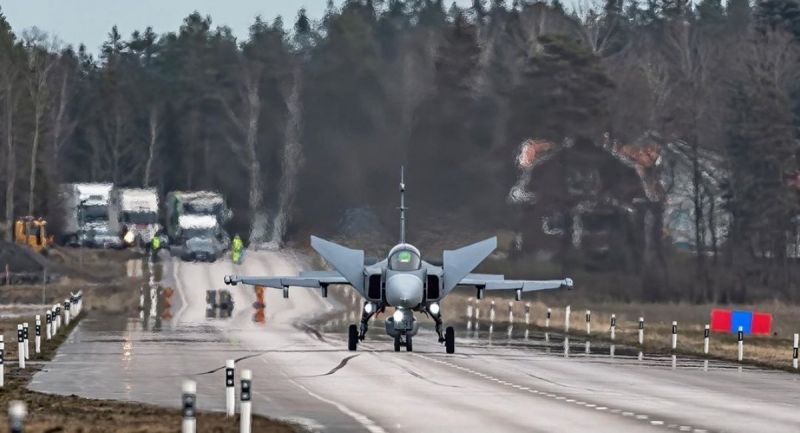 Зліт JAS 39 Gripen з автостради у польових умовах, ілюстративне фото від Tim Jansson