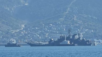 Пошкоджений десантний корабель ВМФ РФ "Оленегорский горняк" в акваторії Новоросійська, 4 липня 2023 року, зображення з відкритих джерел