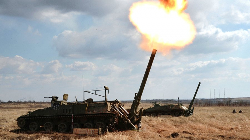 Російські окупанти ведуть вогонь із САУ 2С4 "Тюльпан", зображення з відкритих джерел