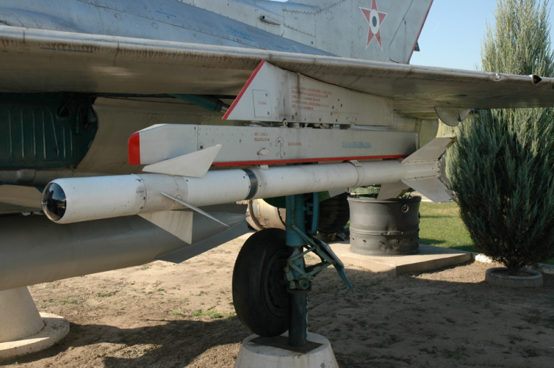 К-13 - радянська ракета, яку скопіювали з AIM-9B