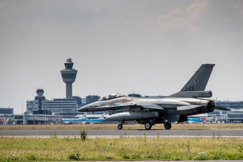 Нідерланди віддають Україні всі свої F-16 - і це лише початок