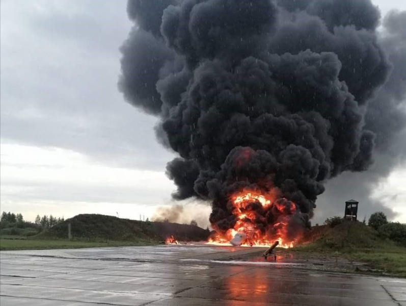 Ту-22М3 знищено: красномовне фото результату роботи невідомих дронів та важливі деталі