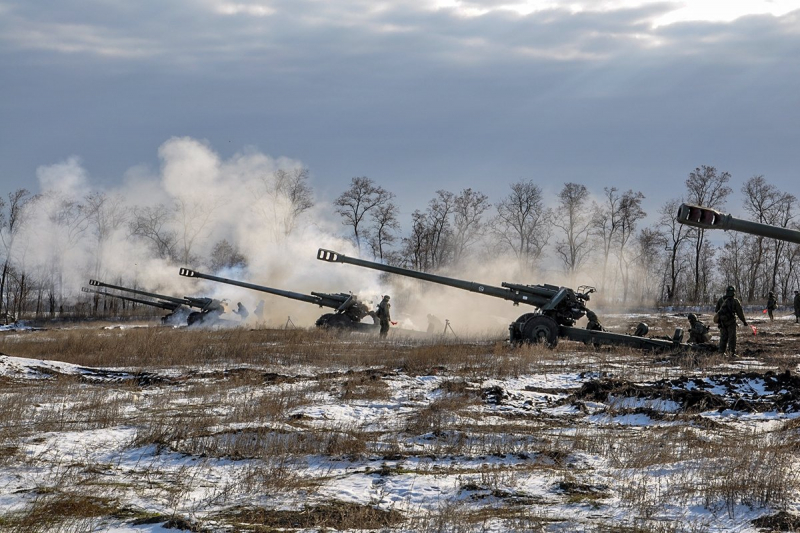 Російські окупанти ведуть вогонь із гаубиць "Мста-Б" калібру 152 мм, ілюстративне фото довоєнних часів