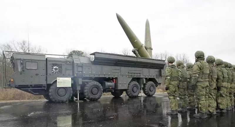 Військові армії РФ готуються до запуску балістичної ракети з ОТРК "Искандер", ілюстративне фото довоєнних часів