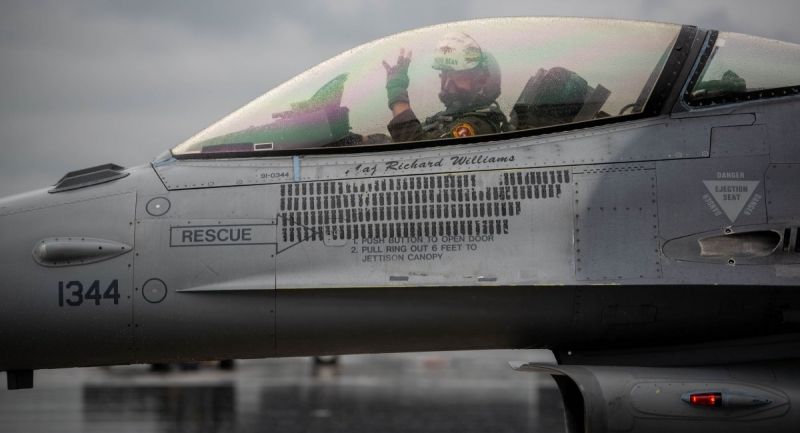 F-16 (всі фото DoD US)