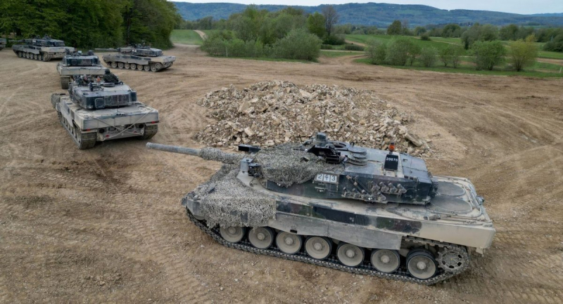Тренування швейцарських військових на танках Pz 87, вони ж Leopard 2, травень 2023 року, фото - REUTERS/Denis Balibouse