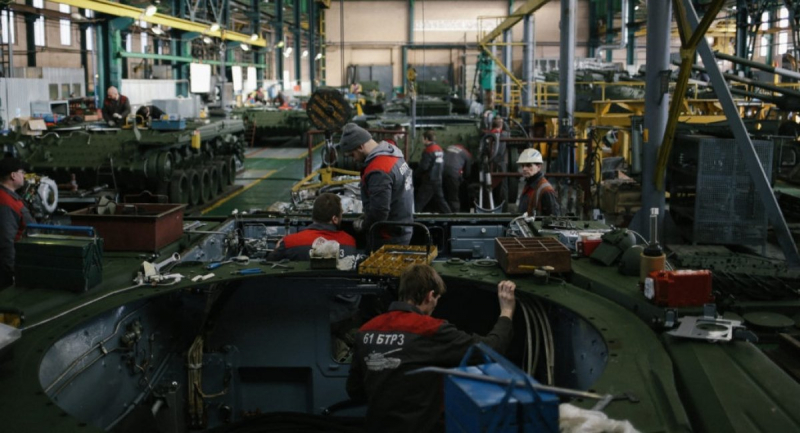 Процес ремонту танків для армії РФ, зображення з відкритих джерел