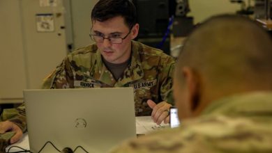 Як це не дивно, але "мишкою та клавою" керувати озброєнням дійсно може бути легше (всі фото: US DoD)