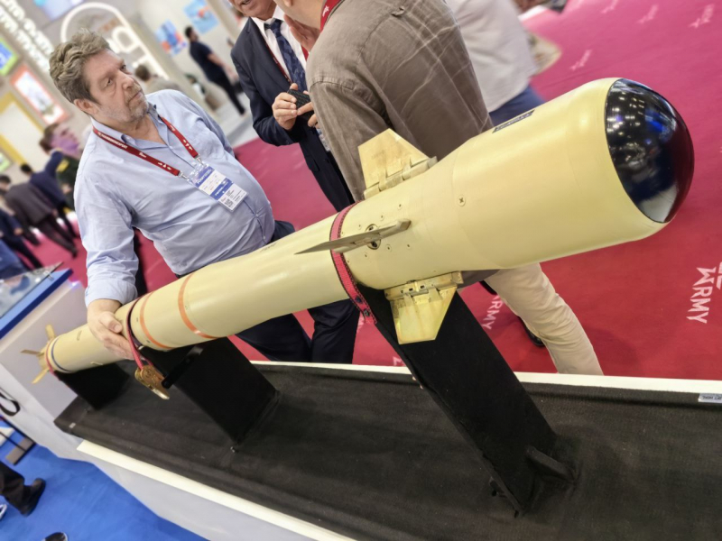 Ракета AD-08 ЗРК Majid на виставці у Москві