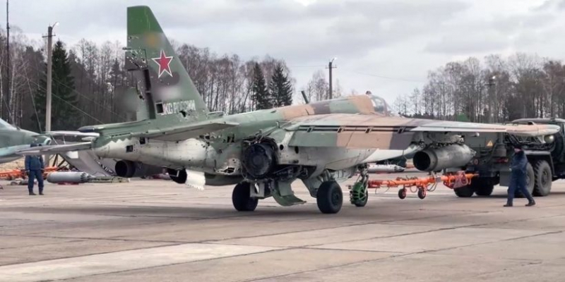 Пошкоджений рашистський Су-25, фото з відкритих джерел