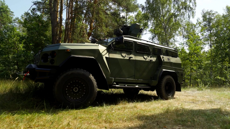 Оновлена версія бронеавтомобіля "Новатор" від "Української бронетехніки"